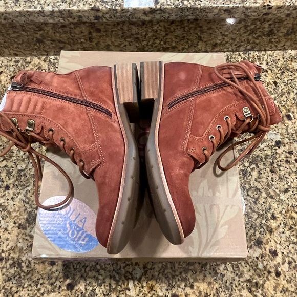Sofft Baxter Redwood Orangish Tan Suede Hiking Combat Boots Side Zip Size 6 Box - Picture 5 of 10
